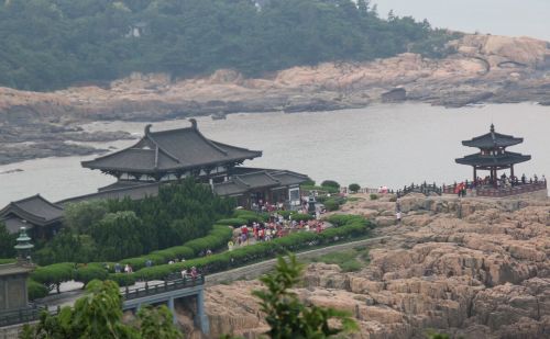 普陀山、九华山、五台山和峨眉山，哪座山最值得一去？