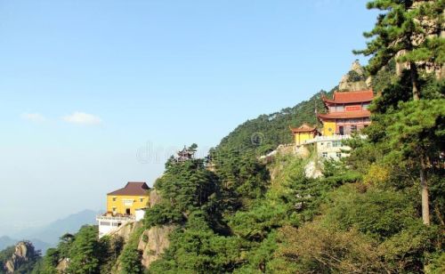 普陀山、九华山、五台山和峨眉山，哪座山最值得一去？