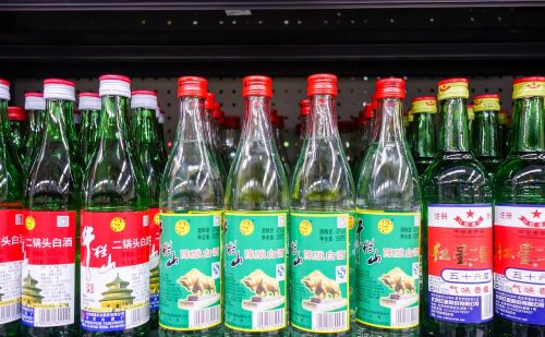 北京红星二锅头蓝瓶八年陈酿的酒，是纯粮食酒吗？