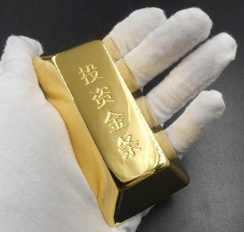 现在黄金暴跌，买金条还是还是金饰品保值？