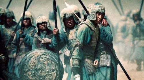 安史之乱中，为什么唐朝北方的军队有好好的大唐盛世不过，却愿意跟着安禄山反叛？