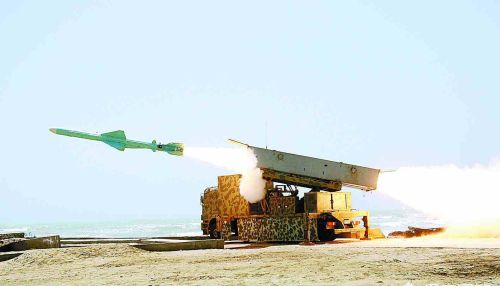以伊朗现在的军事实力，能用饱和攻击方式炸沉美国航母吗？