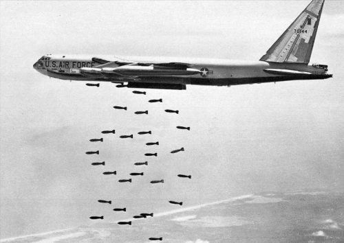 美军B52战略轰炸机有没有被击落过？