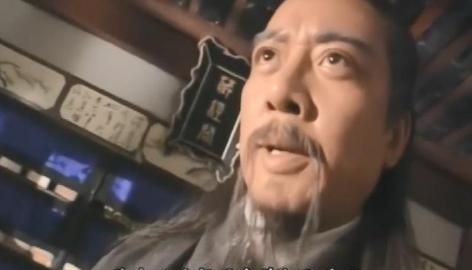 《天龙八部》电视剧中，萧远山为何不杀真正的仇人慕容博，要杀儿子萧峰的授业恩师和养父?