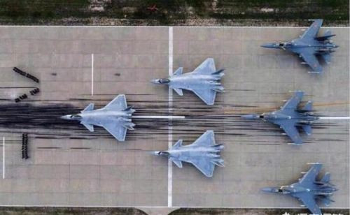 中国空军歼16战斗机为何被称为“炸弹卡车”？