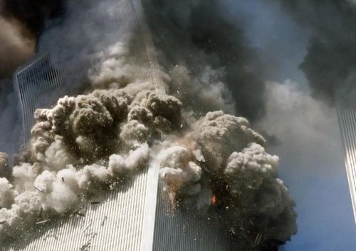 9.11事件中，为什么撞击的是世贸大厦，而不是白宫或国会大厦？