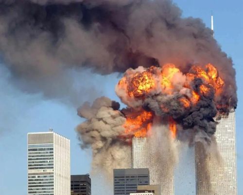 9.11事件中，为什么撞击的是世贸大厦，而不是白宫或国会大厦？