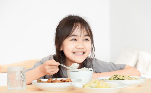 小学生中午回家吃什么饭营养丰富？