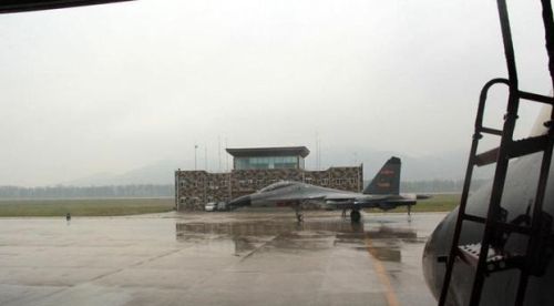 下雨天战斗机可以正常飞吗？