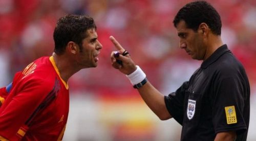 你所知道的足球史上最冤枉的一次判罚是什么情况？