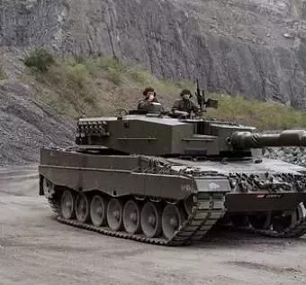 挑战者豹2都到齐了，俄军却重启T54T62，这是看不起西方坦克吗？