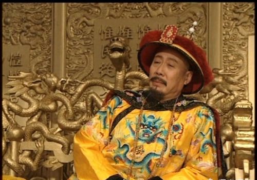 同为皇帝，为什么朱元璋很放心太子朱标，但康熙却很怕胤禔夺权呢？对此你怎么看？