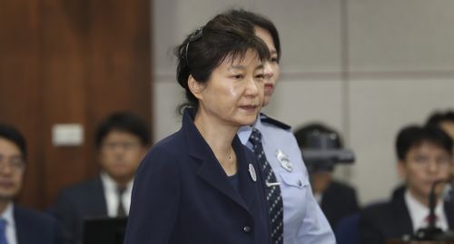 韩国前总统朴槿惠8.24继续出庭受审，为何到如此地步？