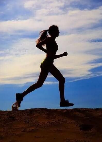 每天坚持跑十公里，二十年以后他们的膝关节会怎样？
