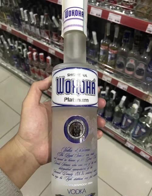 同样都是白的，俄罗斯的伏特加和我国的白酒，究竟有什么区别？