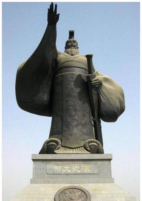你认为中国历史上配得上“千古一帝”称号，是哪位君主或者皇帝？