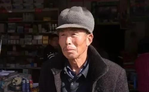 家在农村，本人有退休金，四个儿子却不愿意赡养该怎么办？