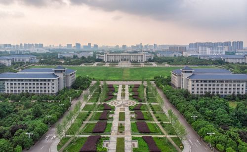 华东地区高校排名前十的有哪些大学？
