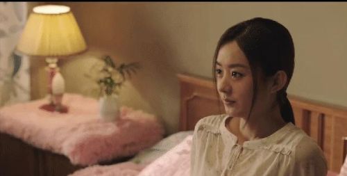 《乘风破浪》电影中赵丽颖饰演的小花究竟为什么跳楼？