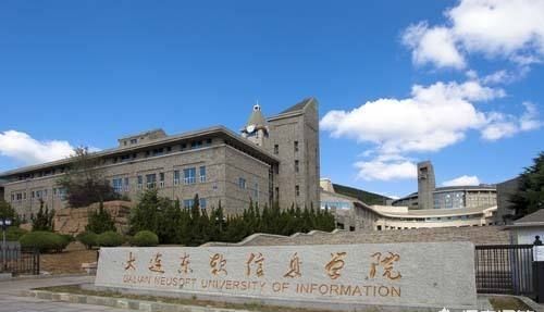 如果高考成绩只够上民办本科大学，学费高达几万，是否值得报考？