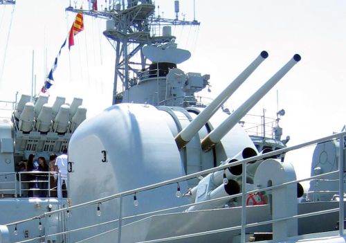 现在全世界海军对岸火力支援基本上是76-130火炮与火箭炮了，难道不是大管子舰炮更暴力更省钱吗？