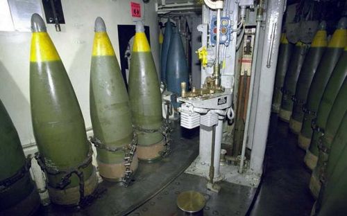 现在全世界海军对岸火力支援基本上是76-130火炮与火箭炮了，难道不是大管子舰炮更暴力更省钱吗？