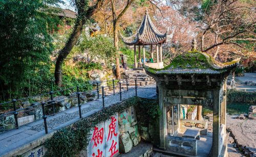 从青岛到普陀山游览，沿途的景点应该怎么走？