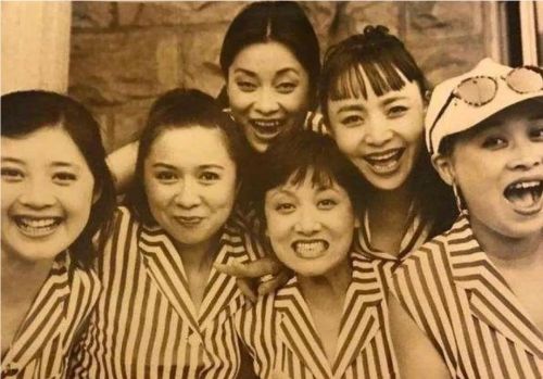 下列四位歌手，谁是华语乐坛最有影响力的女歌手A.那英；B.韩红；C韦唯；D.毛阿敏？