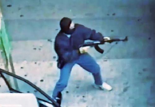 电视剧里警察拿着手枪对抗有AK47的匪徒真的有胜算吗？