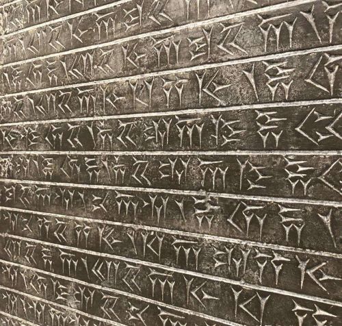 楔形文字发现后，300年没人能懂，后来为何突然被破译了？