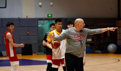 中国男篮告别杜锋式“小快灵”打法，乔帅的“高快准”能走多远？