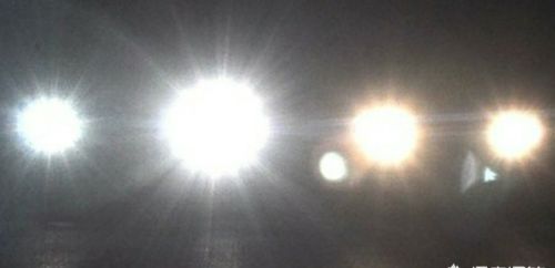 高速路上怎样提醒后车把远光灯关掉？