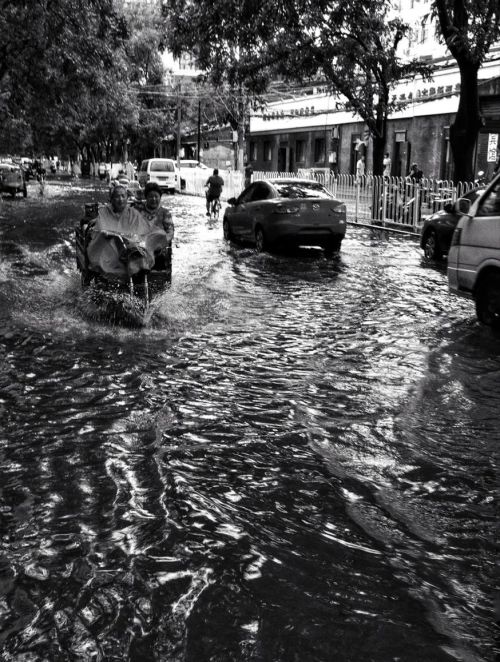 大陆的很多城市雨一大就“内涝”，是不是排水工程存在问题？