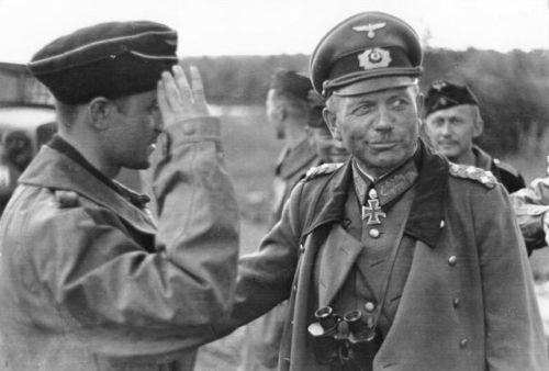为什么二战期间进攻苏联的德国士兵穿着开裆裤上战场？