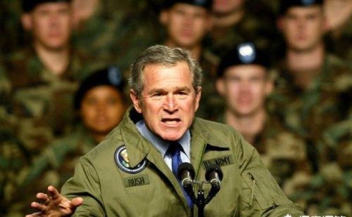 如果当年伊拉克采取不抵抗，任由美国军队登陆检查，那萨达姆政府会不会被推翻？