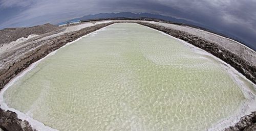 两人自驾游新疆的主要景区有哪些？应该怎样选择旅游路线？