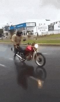 谁有关于摩托车的搞笑图片，可不可以分享一下？
