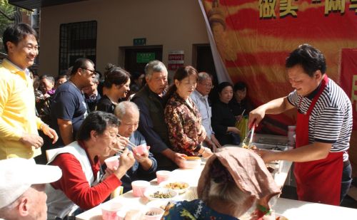 开办社区大食堂，降低生活成本，解决老年人吃饭问题，可行吗？