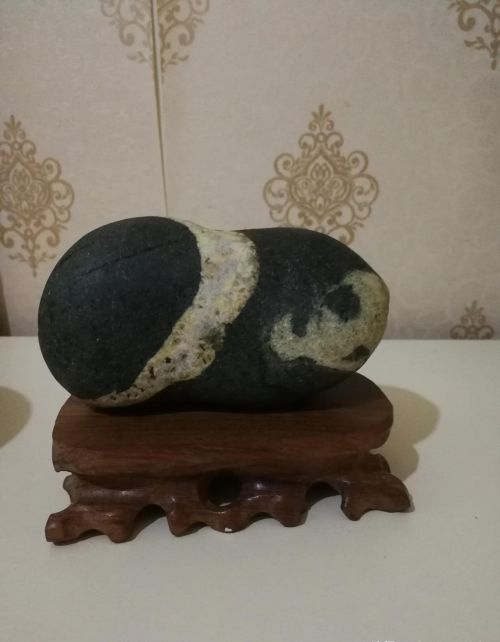 你家里有天然奇石吗？如果有，能不能发出来看看呢？