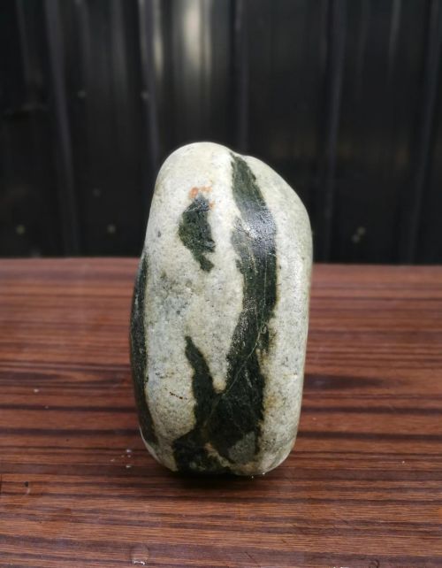 你家里有天然奇石吗？如果有，能不能发出来看看呢？