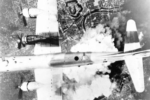 二战时，如果美国不往日本投原子弹，日本还能顽抗几年？