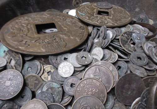 湖南省造，当制二十文双旗币，目前存世量大吗？