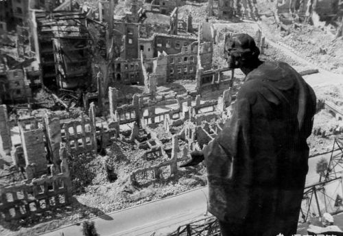 二战末期，英美对德国的德累斯顿城市大规模轰炸是否具有军事价值？