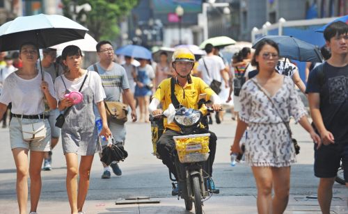 工厂打工每月工资5300左右，厂里帮买社保和公积金，跑外卖工资7千至一万，哪个工作更好呢？