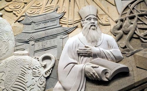 中国历史上儒学的演变过程，对现代社会的深刻影响有哪些？