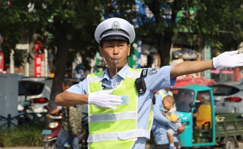 发生车损事故，对方全责，除赔修车外，误工费，精神损失费等该不该找对方赔？