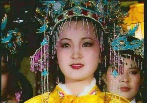 《红楼梦》中贾元春，也就是贤德妃，究竟是哪个皇帝的妃子？