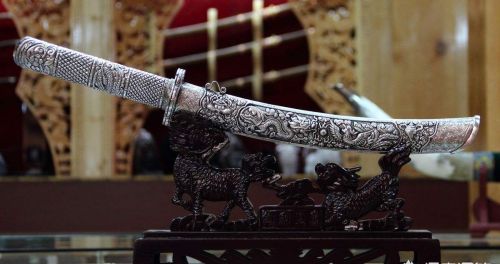 新疆的英吉沙刀、西藏的藏刀、蒙古的蒙古刀和户撒刀各有什么特点？中国有哪些名刀？