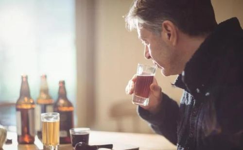 为何中年人都喜欢独自喝酒？