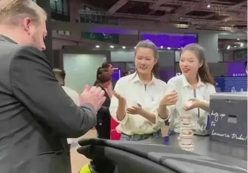 宝马MINI车展，冰激凌只给了外国人，中国人差在哪？
